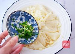 饺子皮油泼面的做法图解9