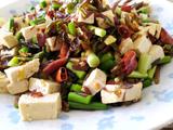 凉拌香椿小豆腐
