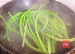 芹菜猪肉饺子的做法图解2