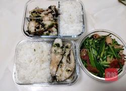 腊肠墨鱼炒蒜苔的做法图解3
