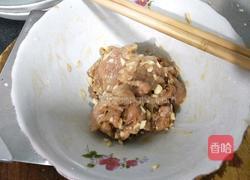 黑胡椒香菇鱼丸汆肉汤面的做法图解4