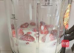 草莓黄桃酸奶奶昔（粉红佳人）的做法图解7