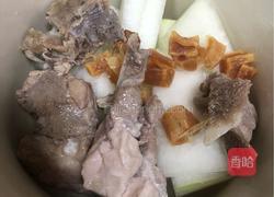 瑶柱冬瓜排骨汤的做法图解4