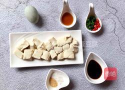 凉拌皮蛋豆腐的做法图解1