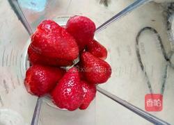 果粒草莓奶昔的做法图解3