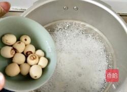 雪梨银耳羹的做法图解5