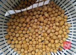苦瓜黄豆猪骨汤的做法图解1
