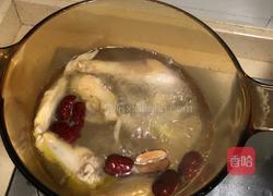 花胶红枣炖阉鸡的做法图解6