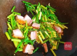 蒜薹炒烧猪肉的做法图解4