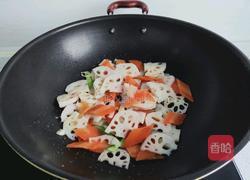 胡萝卜炒藕片的做法图解6