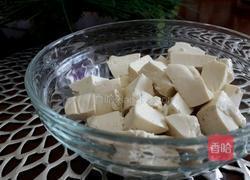 虾酱烧豆腐的做法图解1