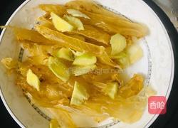 牛奶炖鱼胶的做法图解1