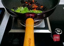 黑木耳胡萝卜炒莴笋的做法图解5