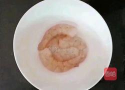 虾仁时蔬鸡蛋饼 (宝宝辅食）的做法图解1