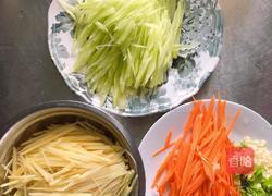 辣白菜醋溜三丝的做法图解2