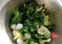 凉拌菠菜鹌鹑蛋的做法图解4