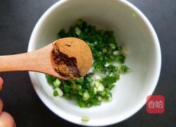 饺子皮葱油饼的做法图解5