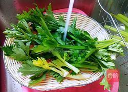 芹菜生饮的做法图解1