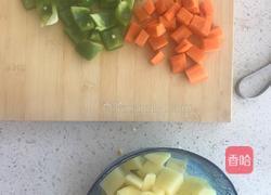 焖土豆丁的做法图解1