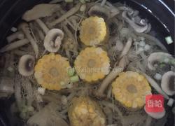 玉米鲜菌汤的做法图解4