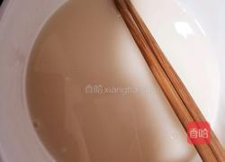 胡萝卜虾仁肉粉条包子的做法图解1