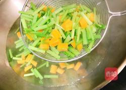 芹菜拌花仁的做法图解12