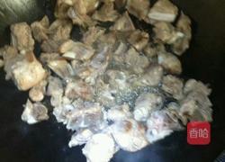 排骨焖土豆的做法图解5