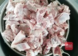 土豆烧排骨的做法图解1