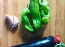 小炒茄子的做法图解1