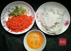 胡萝卜芹香蛋炒饭的做法图解2