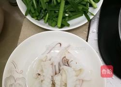 韭菜炒鱿鱼的做法图解3