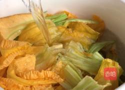 南瓜花冰糖小米粥的做法图解5