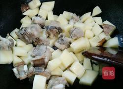 土豆烧排骨的做法图解9