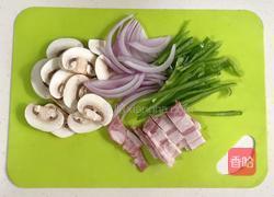 培根青椒意面的做法图解2