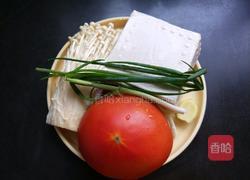 茄汁金针菇炖豆腐的做法图解2
