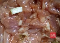 肉丝炒苦瓜的做法图解1