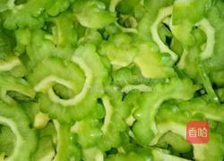 肉丝炒苦瓜的做法图解2