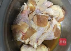 油爆小鸡腿的做法图解1