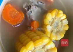 胡萝卜玉米排骨汤的做法图解4