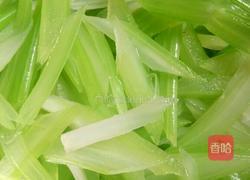 肉炒西芹的做法图解1