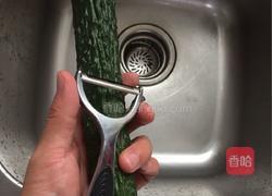 爽脆原味拌黄瓜的做法图解1