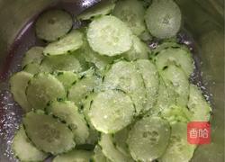 爽脆原味拌黄瓜的做法图解3
