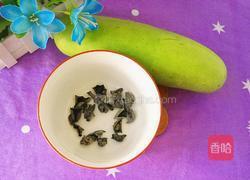 蒲瓜炒木耳的做法图解1