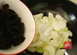蒲瓜炒木耳的做法图解8
