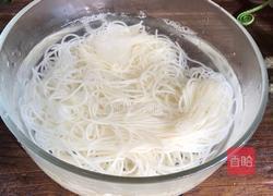 番茄鸡蛋拌面的做法图解2