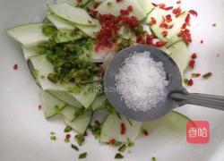 凉拌农家水瓜的做法图解8