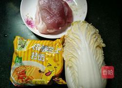 白菜炒芝士拉面的做法图解1