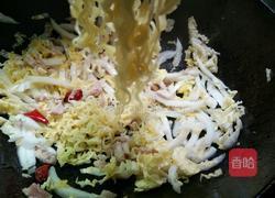 白菜炒芝士拉面的做法图解10