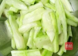 凉拌西瓜皮的做法图解2