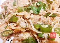 金针菇炒辣椒肉片的做法图解5